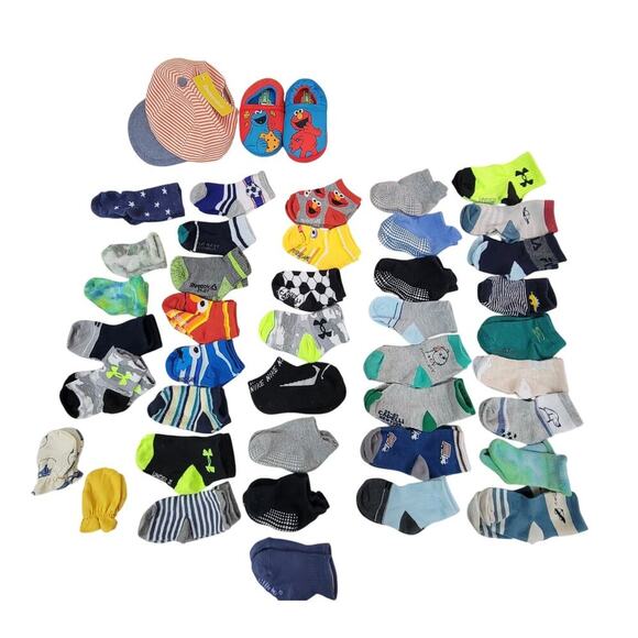 Boys 42 piece mixed socks, hat, mittens lot, baby/toddler multi colored - Picture 1 of 8